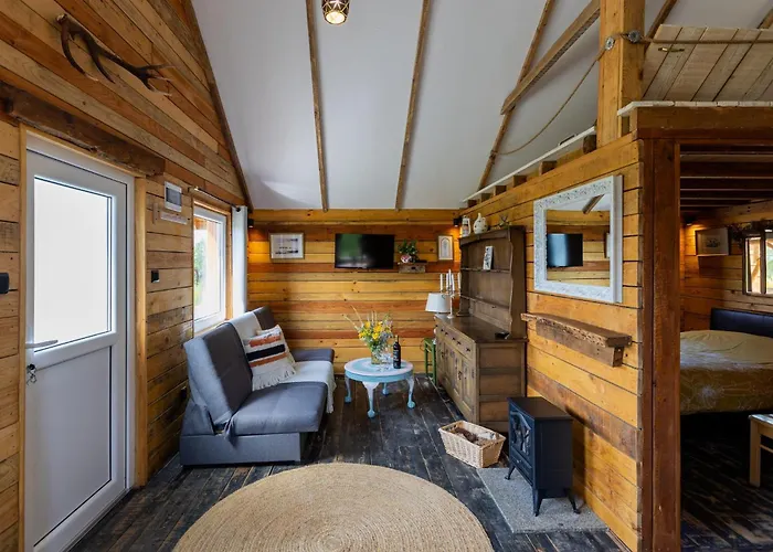 Sunset Holidays - Boska Nora Chalet Komarno